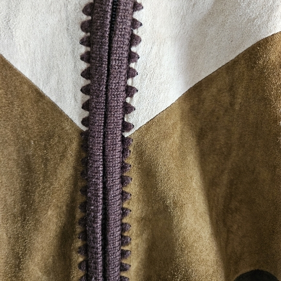 Vintage women's long sleeve zip-up sweater with leather block front. - Picture 4 of 4